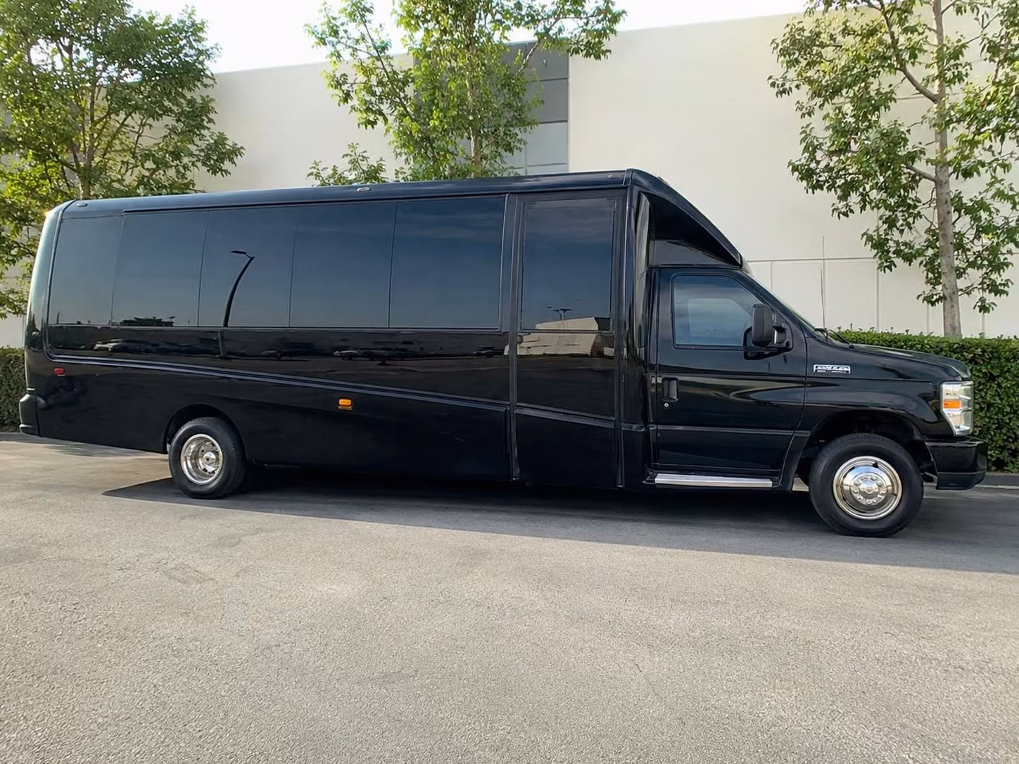 baldwin park 15 passenger minibus rental